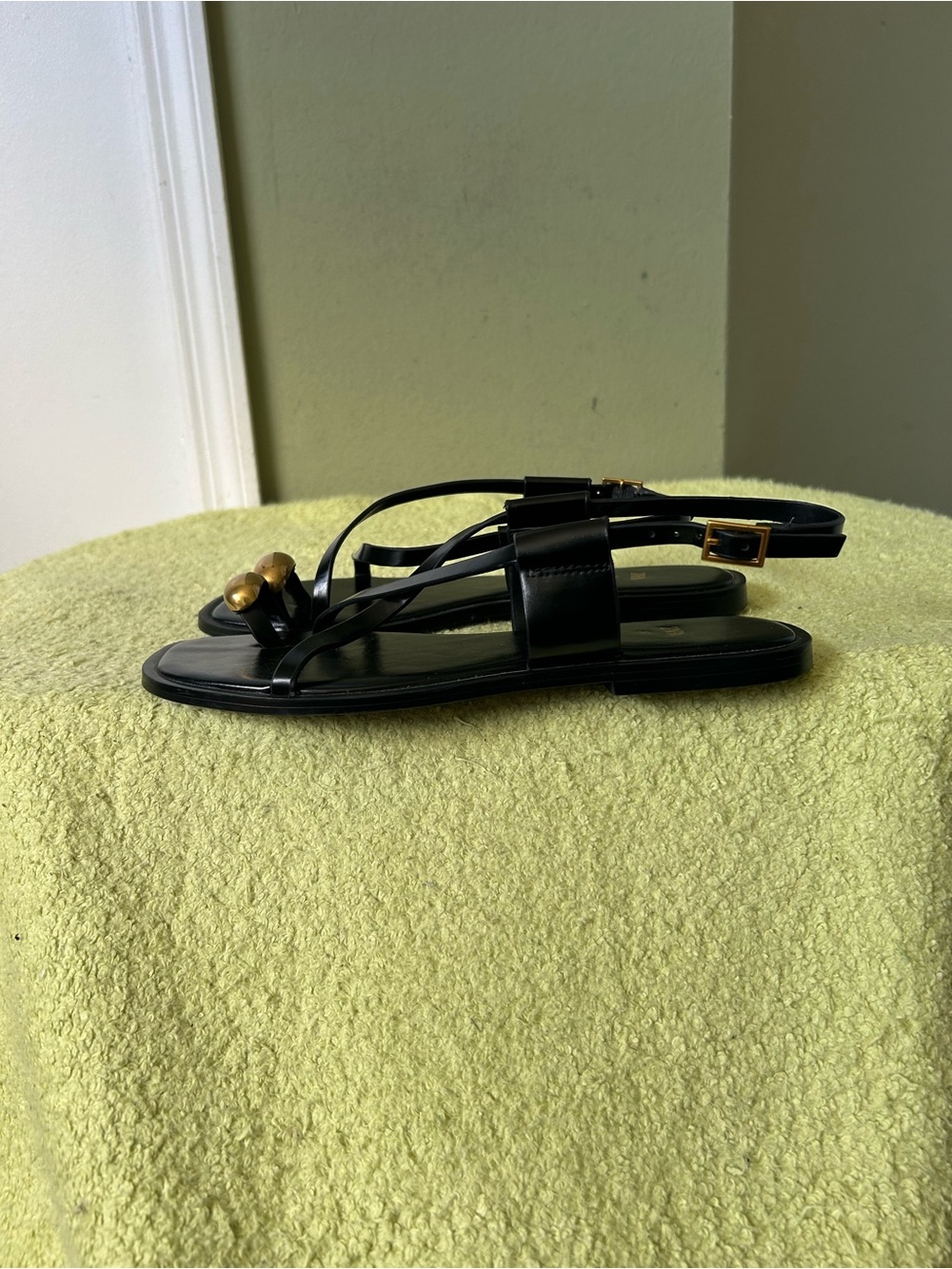 Zara Black Strappy Toe-Ring Sandals with Gold Accent - Picture 6 of 11